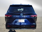 2025 Toyota Sienna Platinum