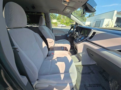 2018 Toyota Sienna LE