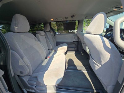 2018 Toyota Sienna LE