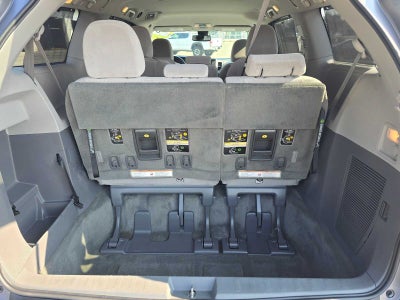 2018 Toyota Sienna LE