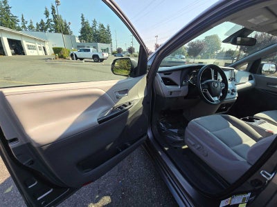 2018 Toyota Sienna LE