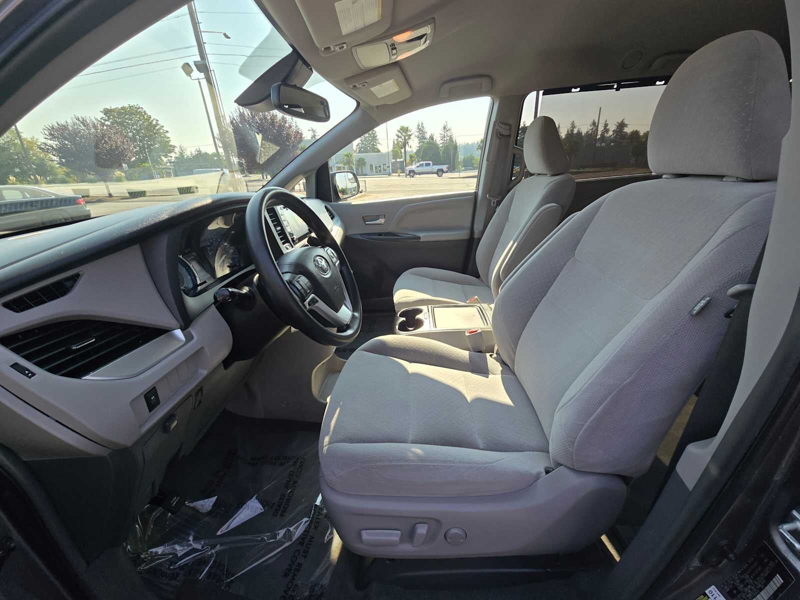 2018 Toyota Sienna LE