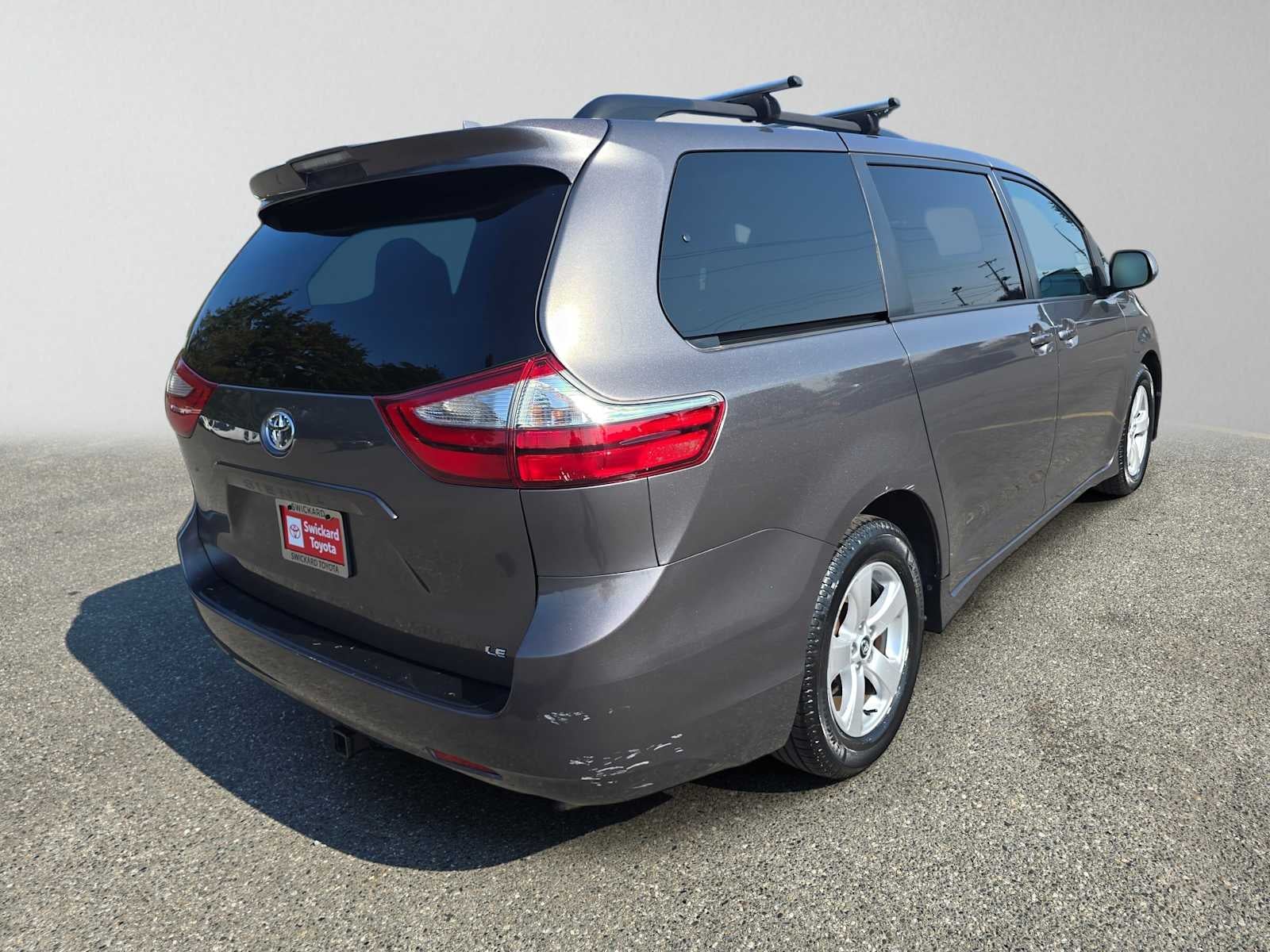 2018 Toyota Sienna LE