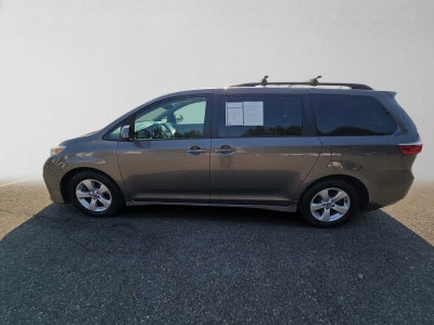 2018 Toyota Sienna LE