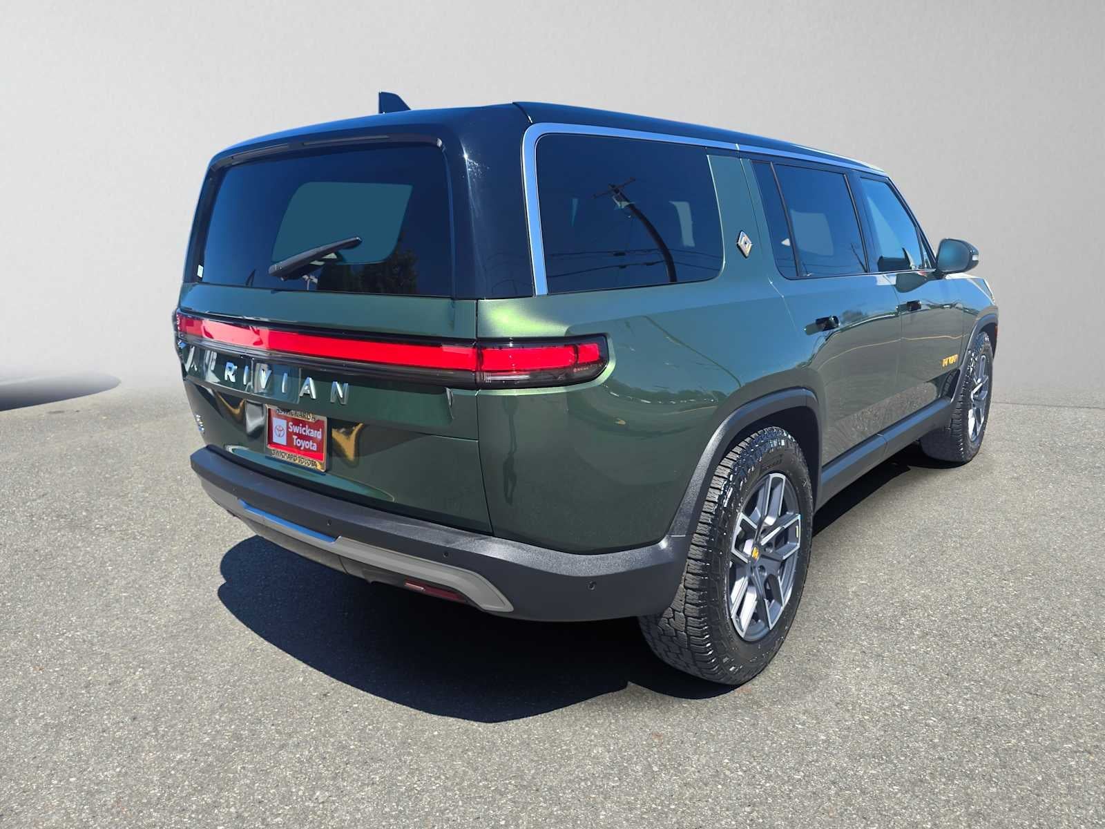 2024 Rivian R1S Adventure