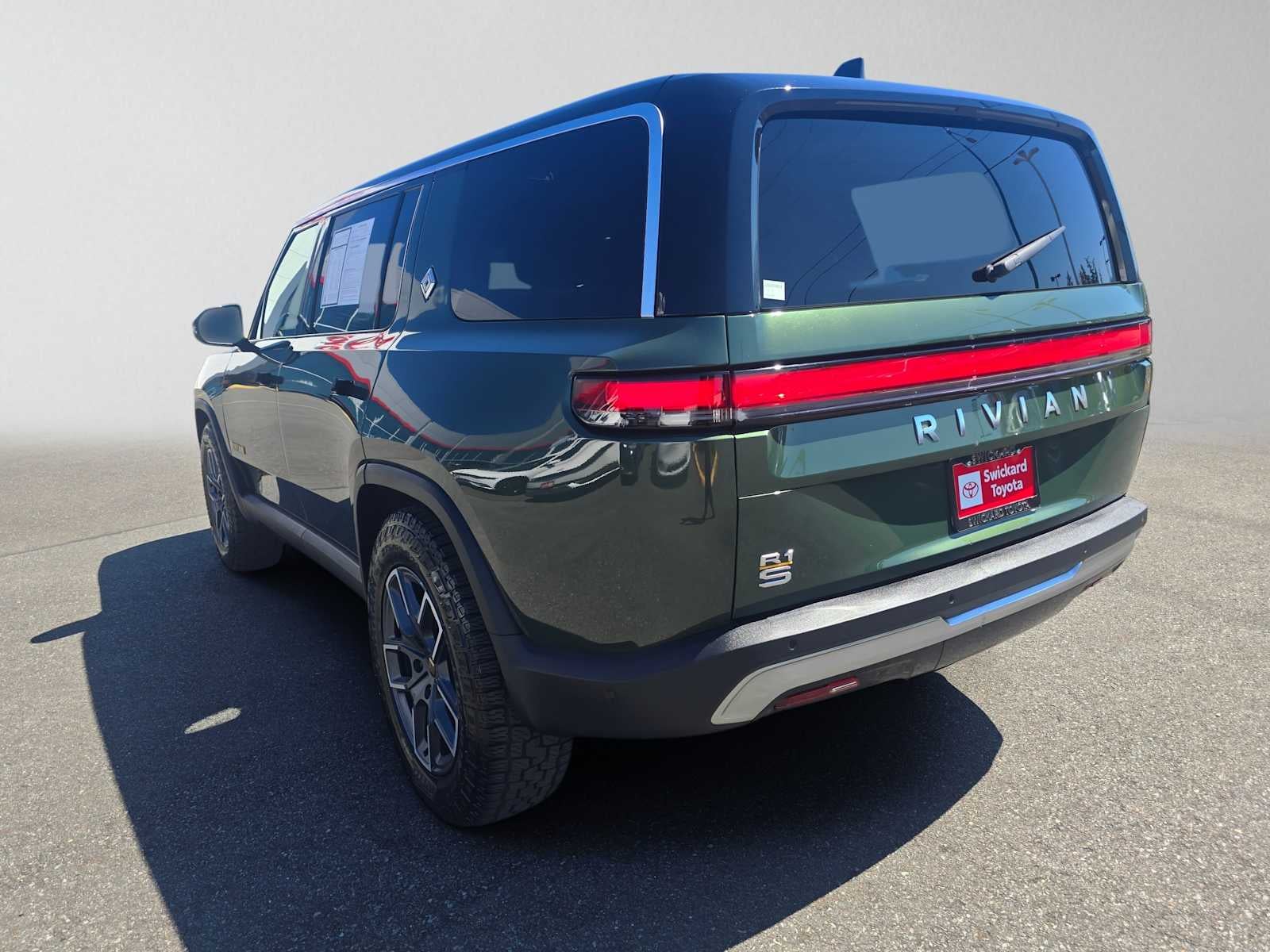 2024 Rivian R1S Adventure