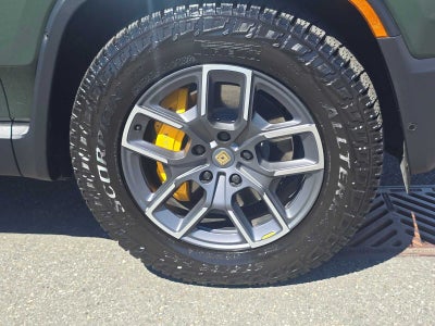 2024 Rivian R1S Adventure