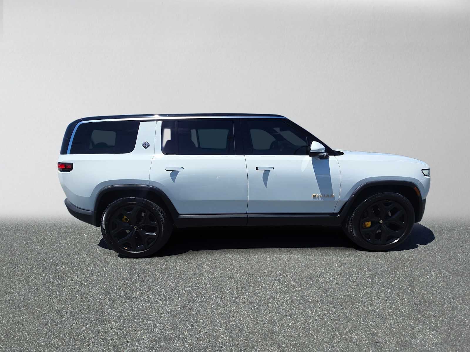 2024 Rivian R1S Adventure