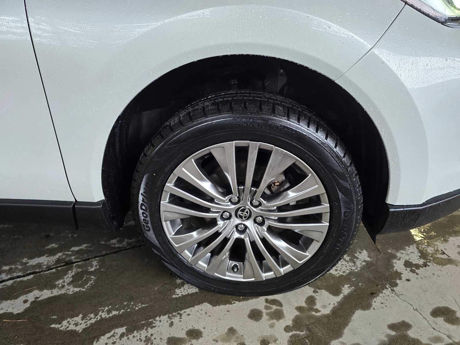 2023 Toyota Venza XLE