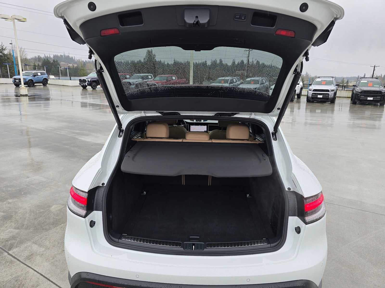 2025 Porsche Macan Base