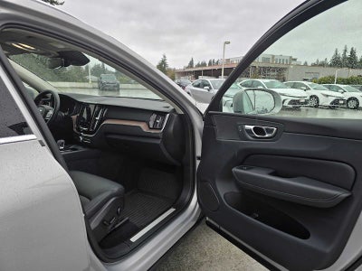 2023 Volvo XC60 Plus Bright Theme