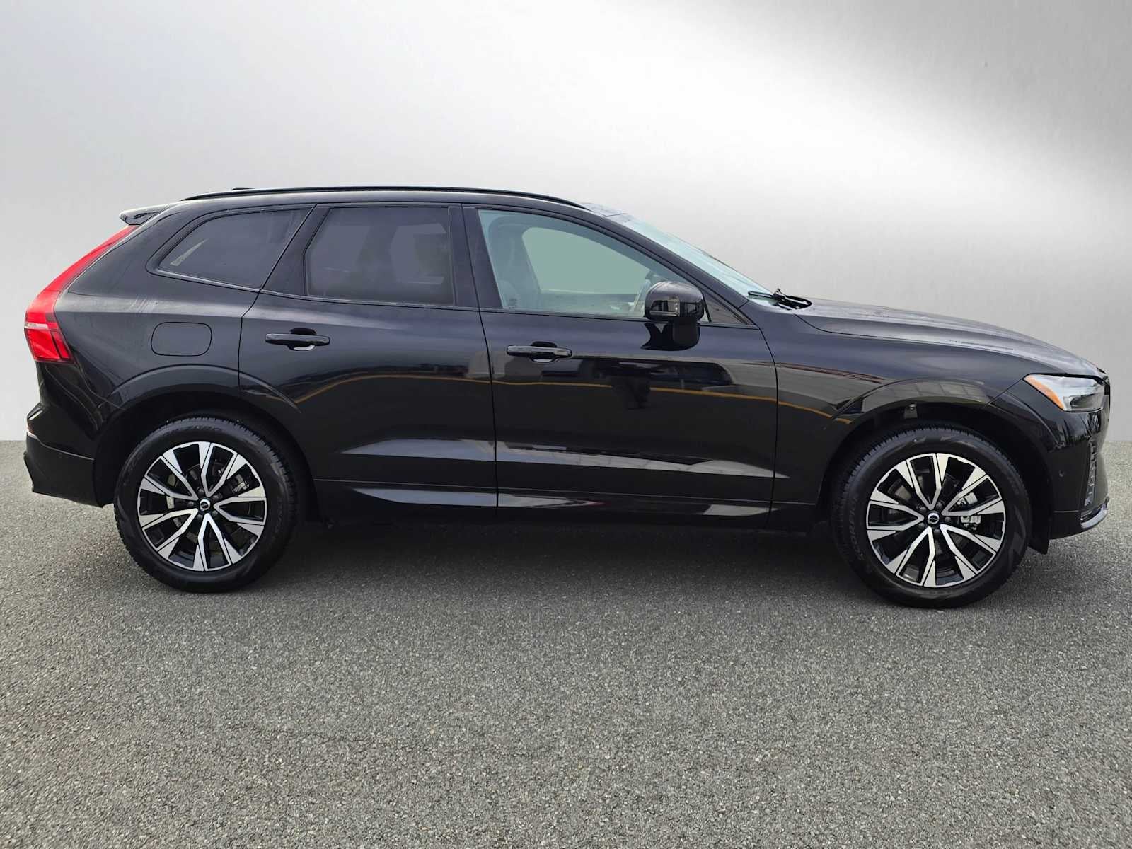 2025 Volvo XC60 Plus