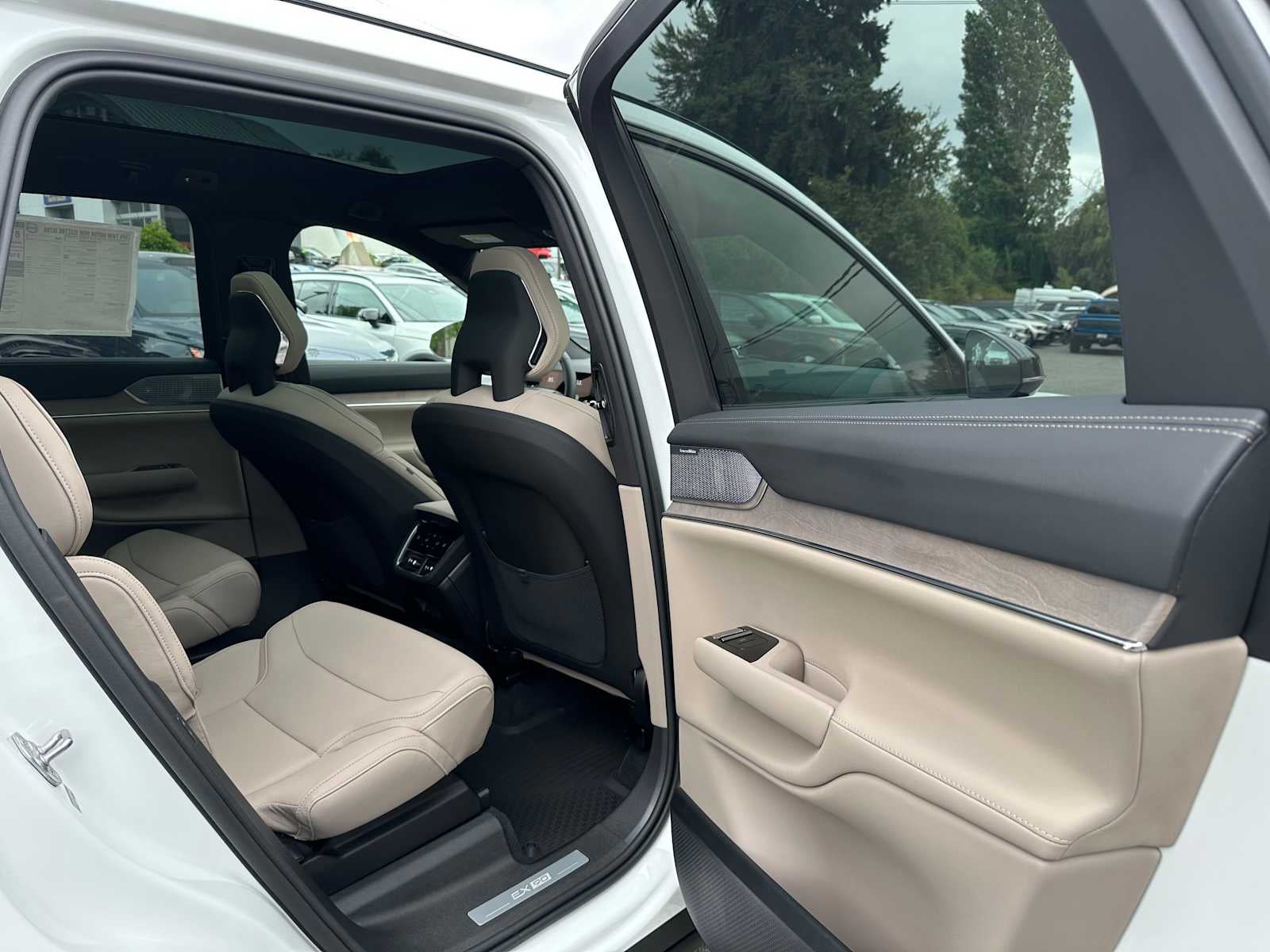 2025 Volvo EX90 Ultra