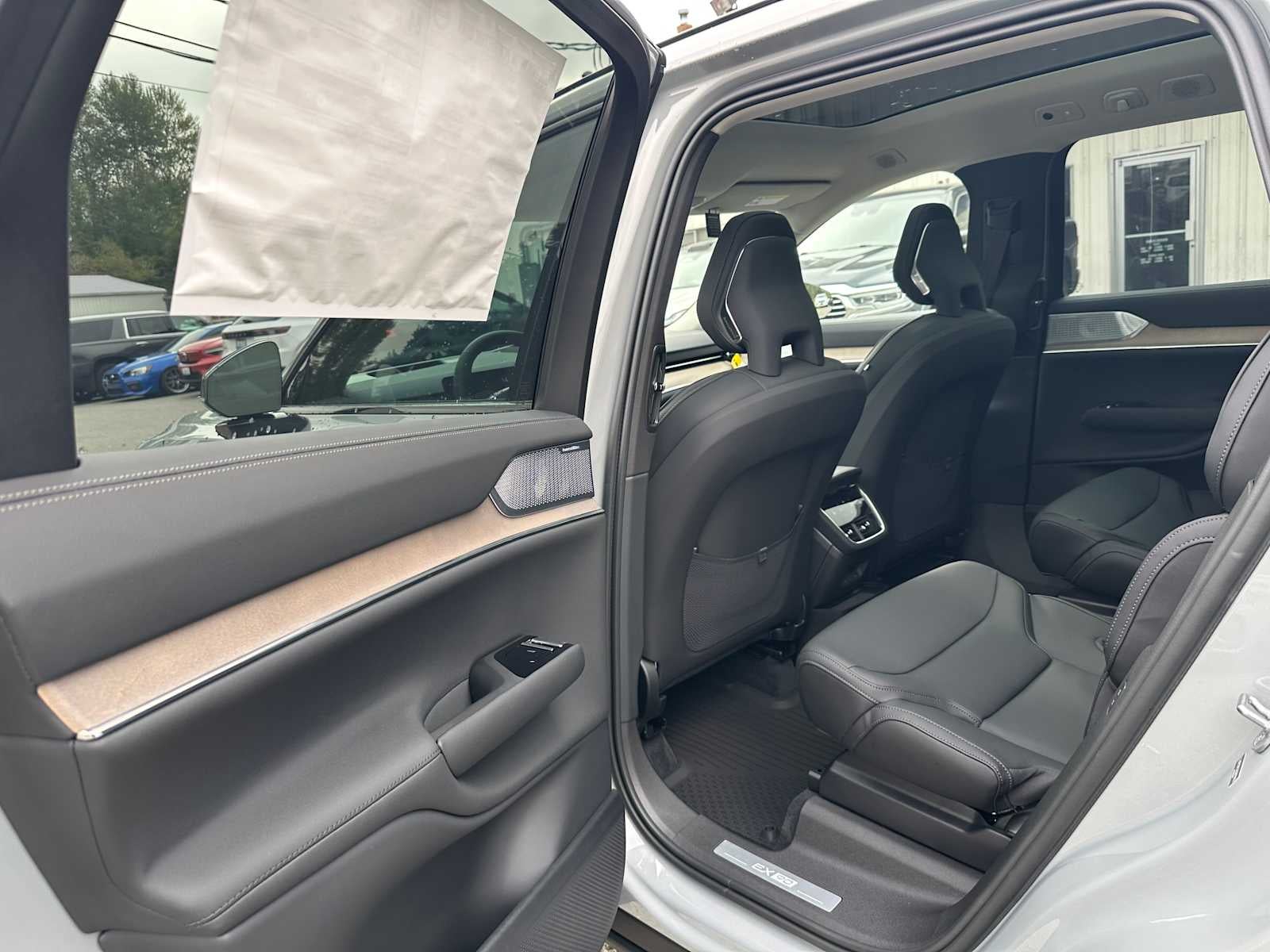 2025 Volvo EX90 Ultra