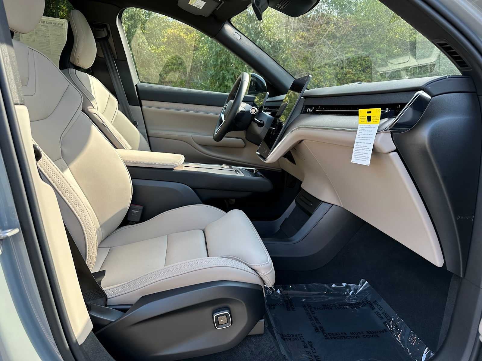 2025 Volvo EX90 Plus