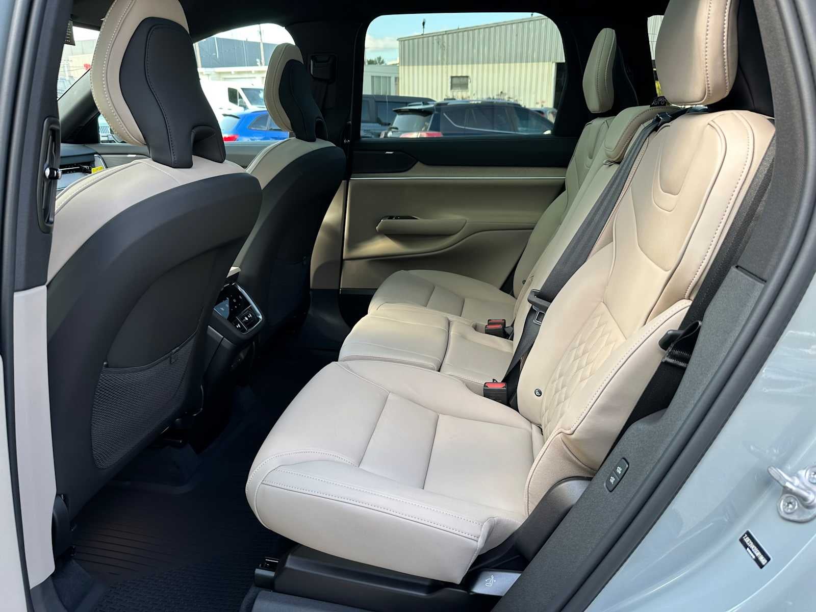 2025 Volvo EX90 Plus