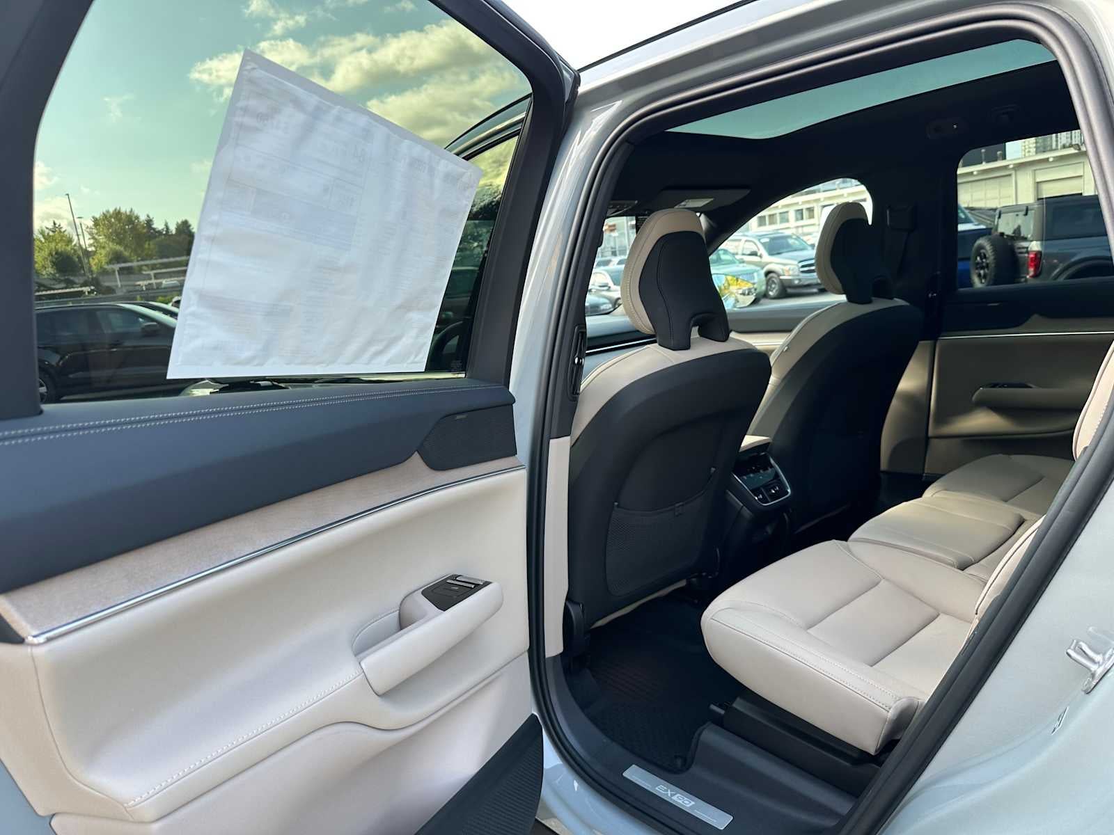 2025 Volvo EX90 Plus