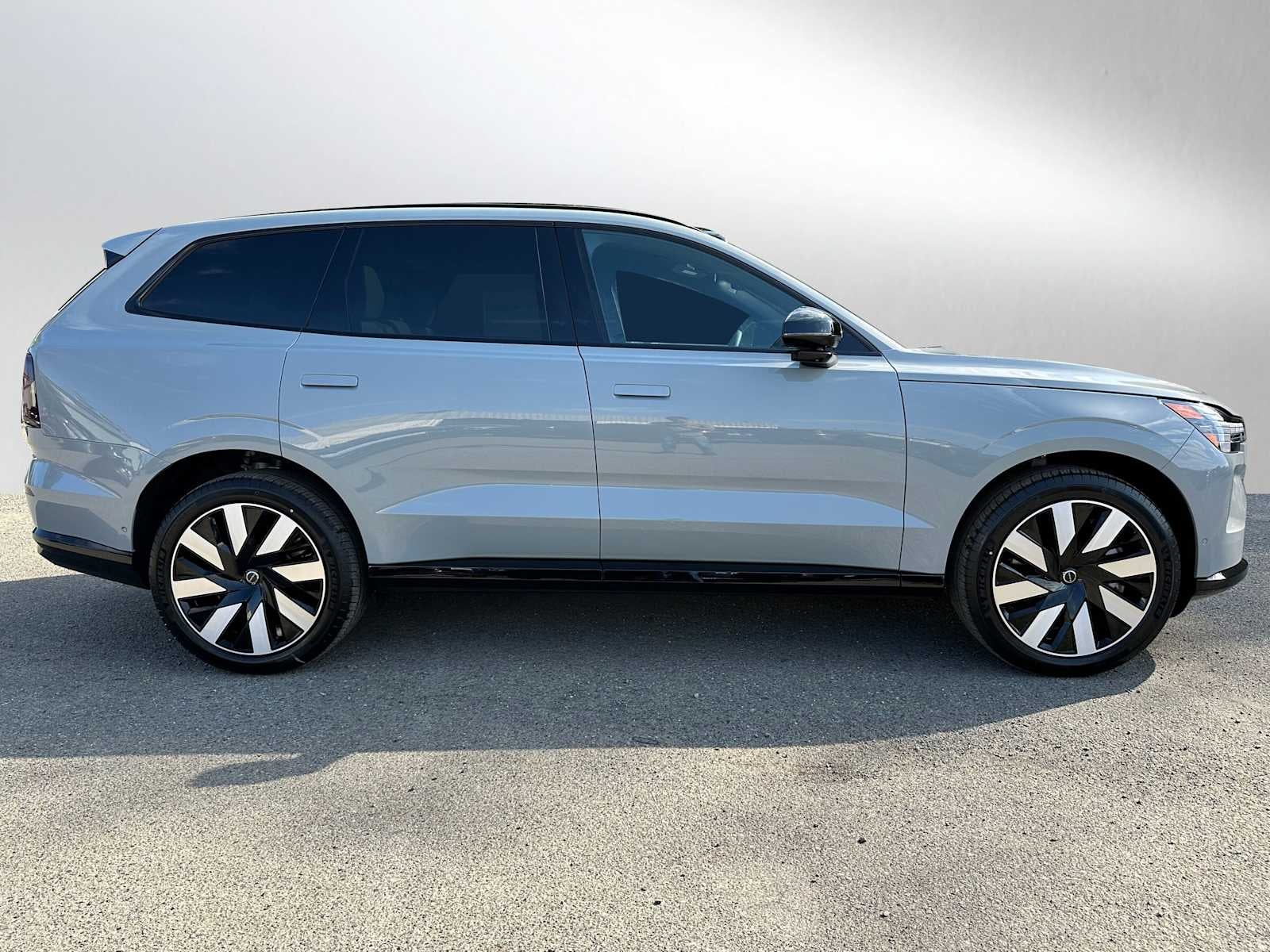 2025 Volvo EX90 Plus