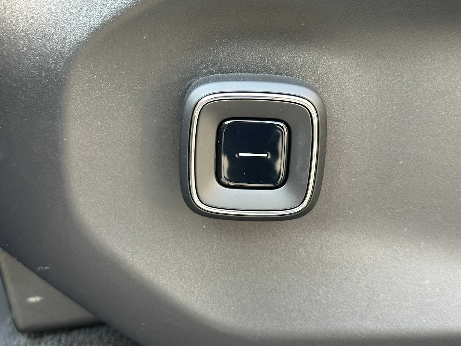 2025 Volvo EX90 Plus