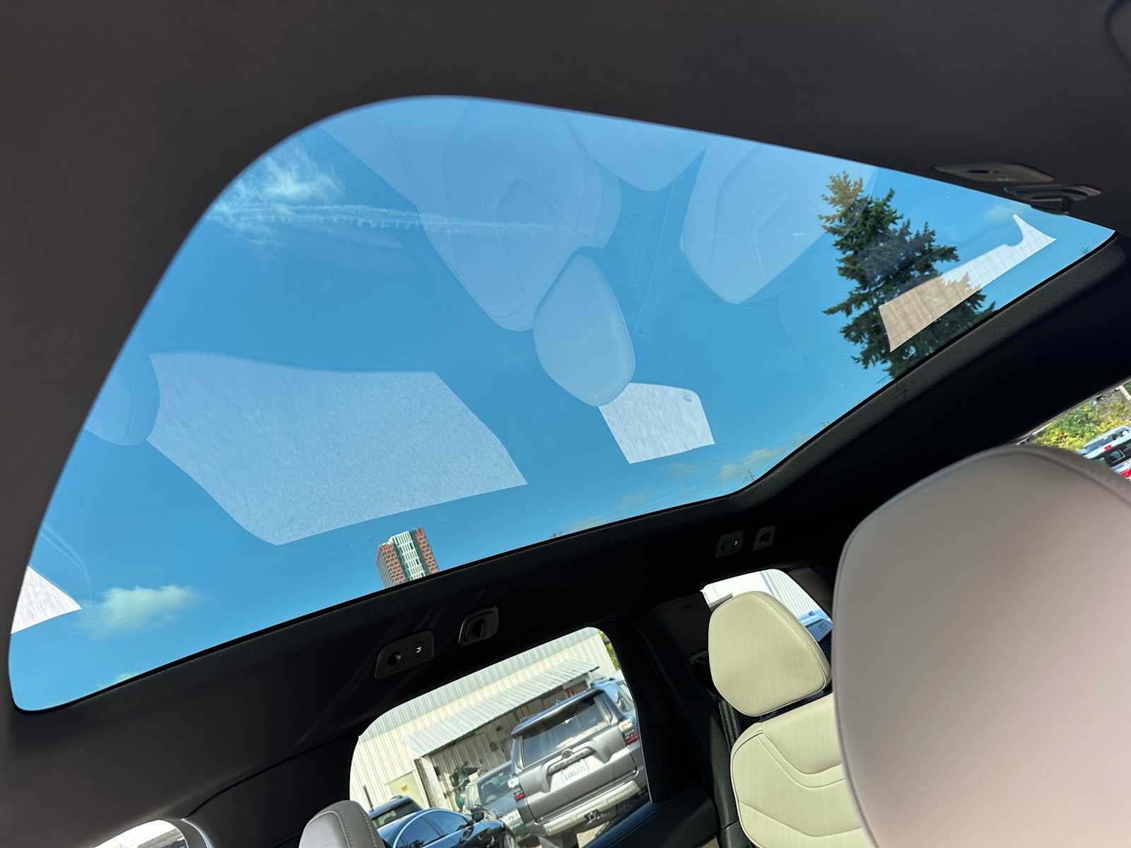 2025 Volvo EX90 Plus