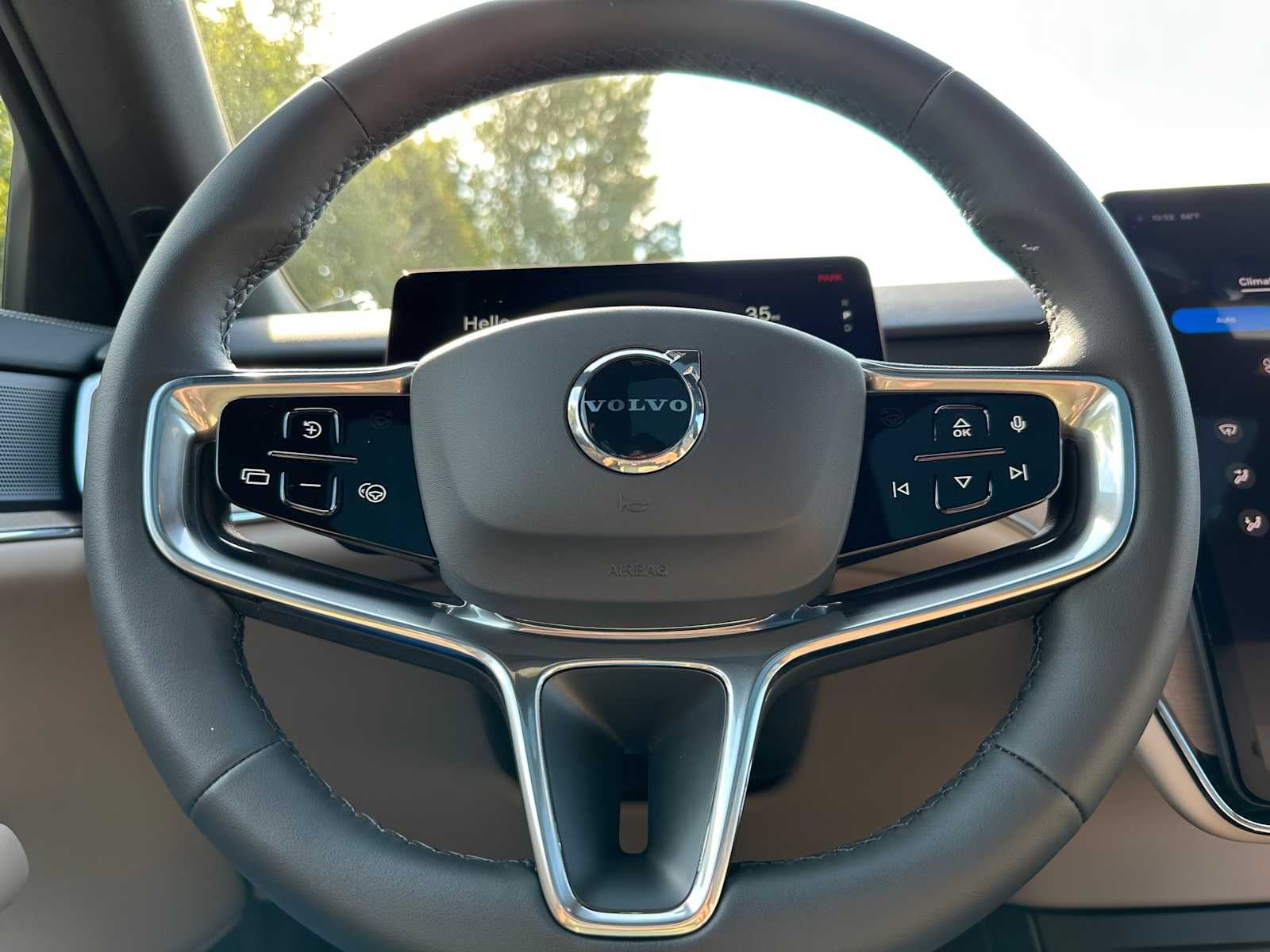 2025 Volvo EX90 Plus