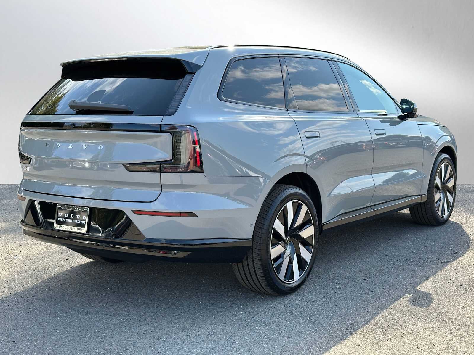 2025 Volvo EX90 Plus