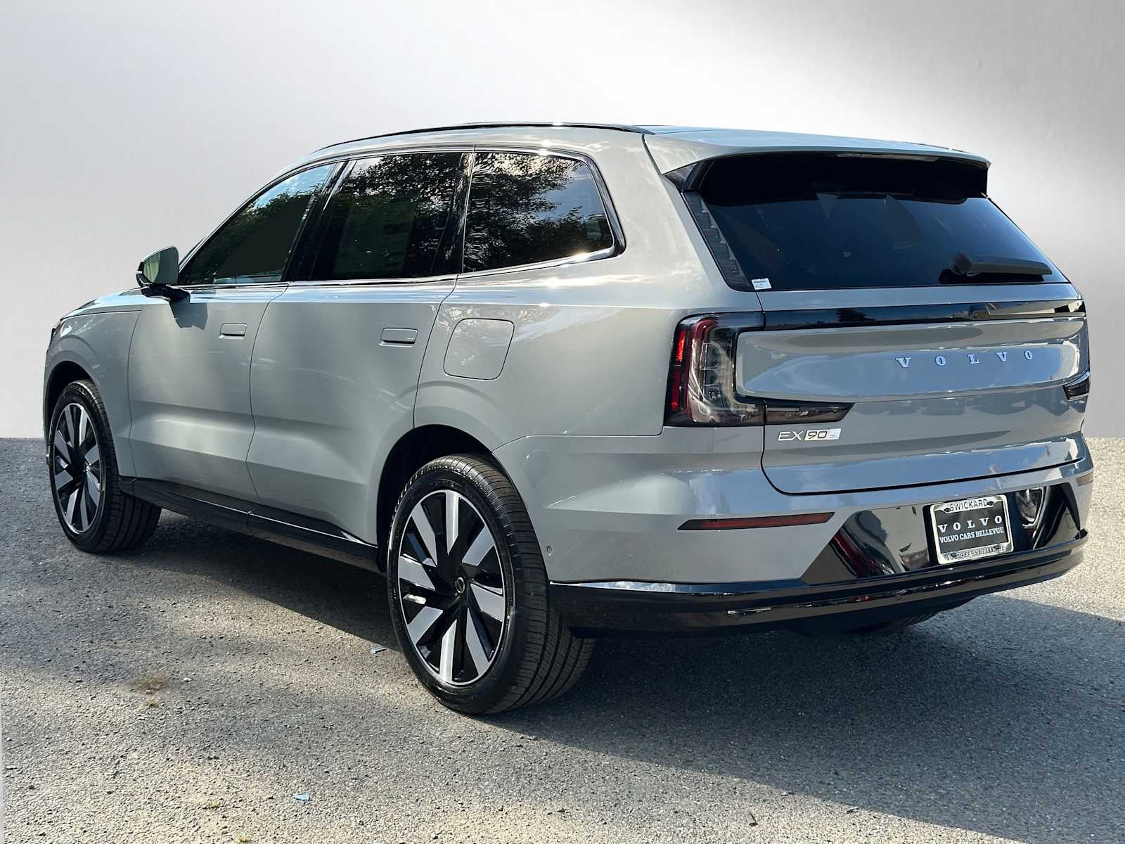 2025 Volvo EX90 Plus