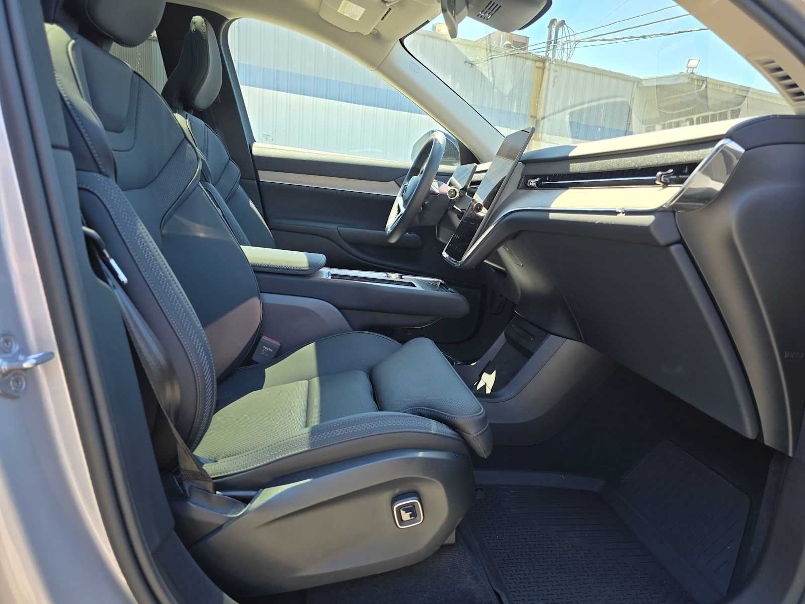 2025 Volvo EX90 Plus