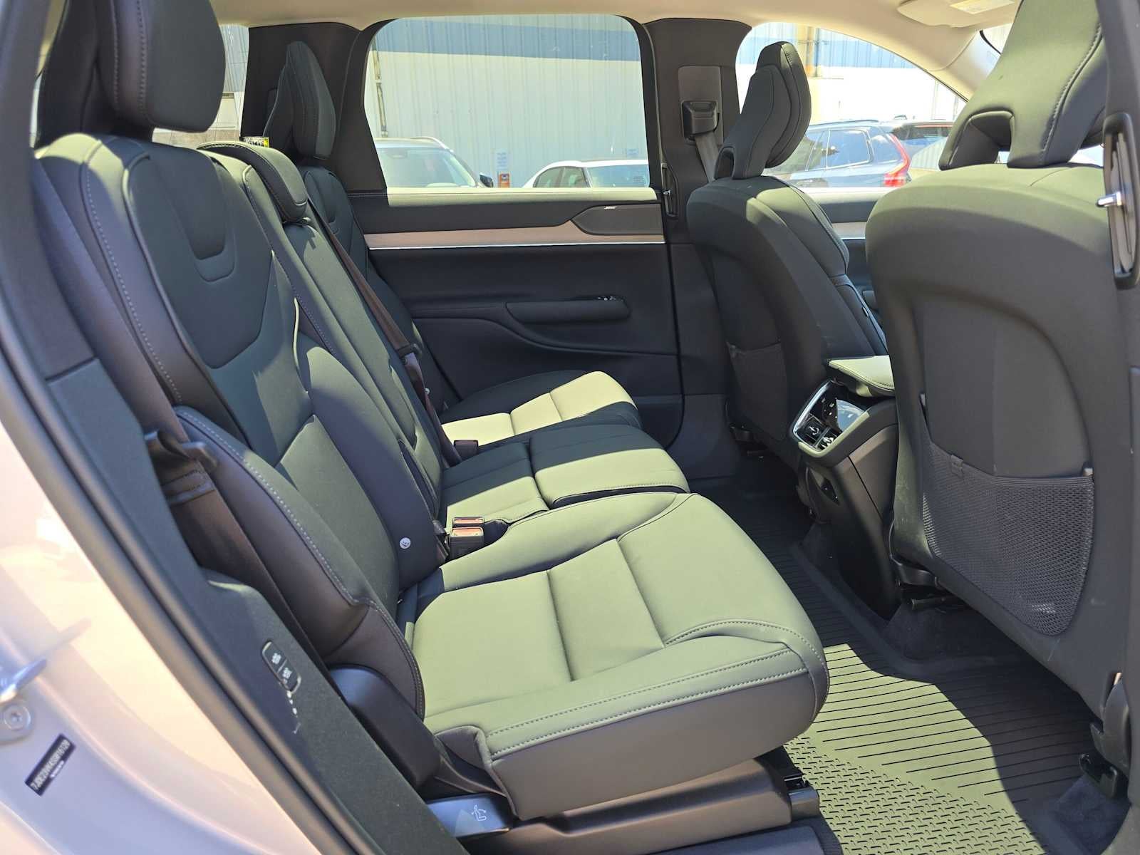 2025 Volvo EX90 Plus