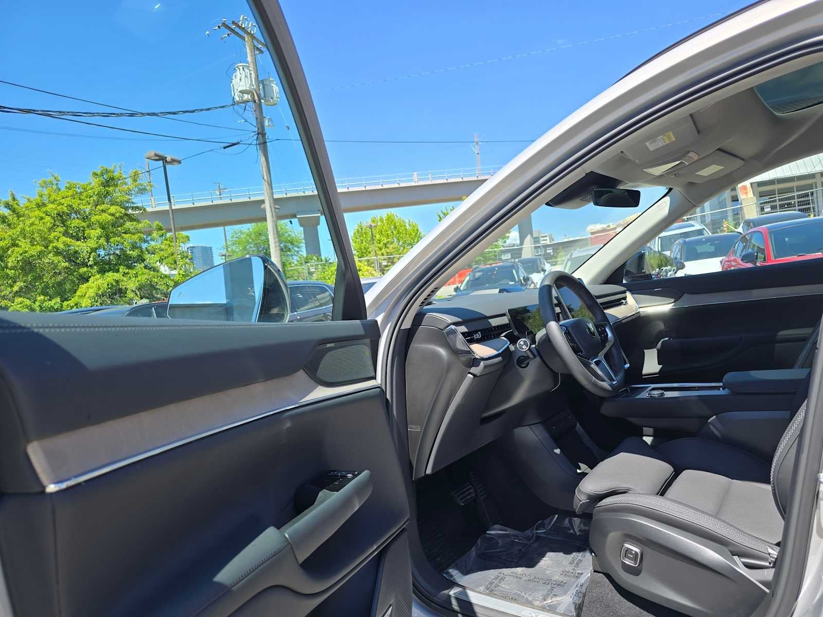 2025 Volvo EX90 Plus