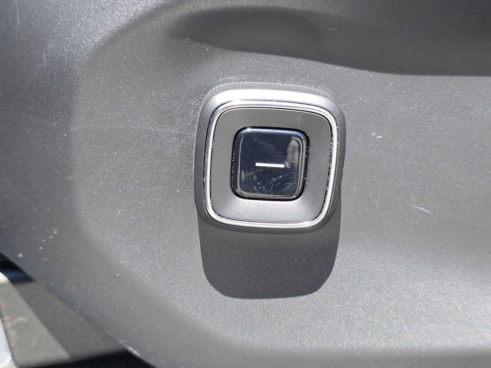 2025 Volvo EX90 Plus
