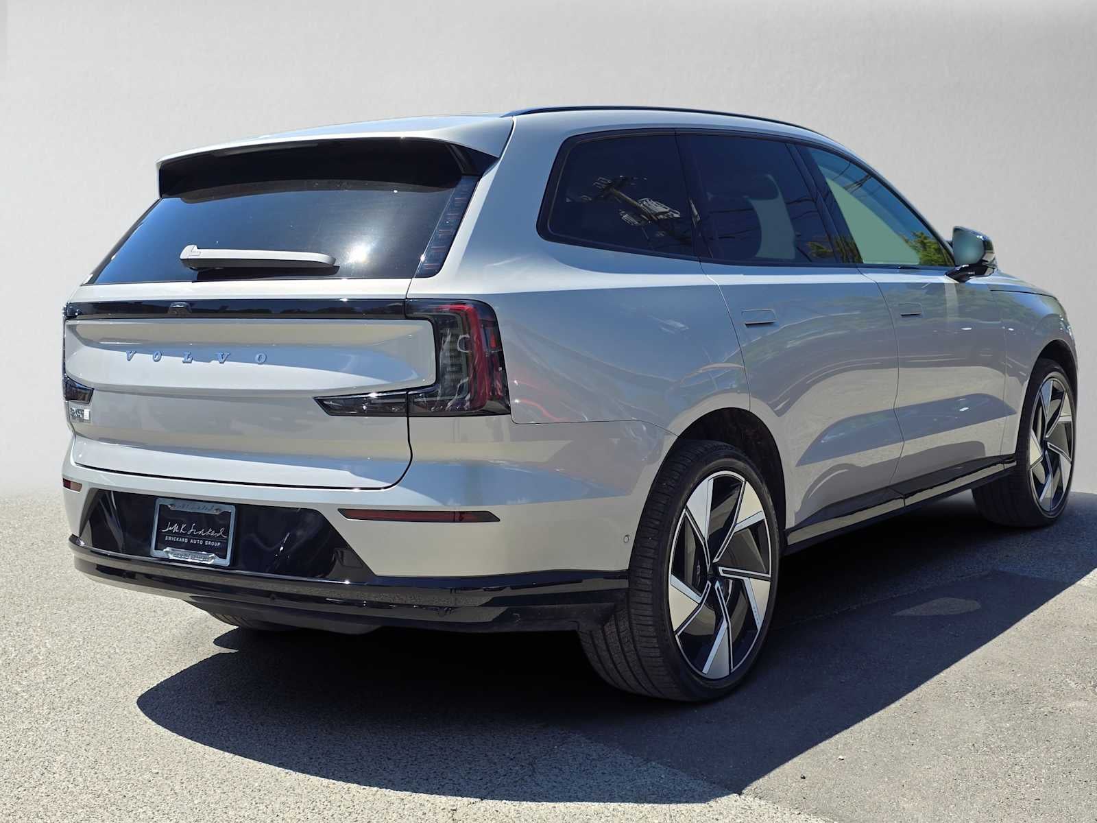 2025 Volvo EX90 Plus