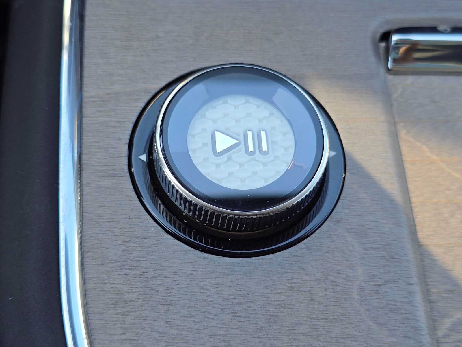 2025 Volvo EX90 Plus