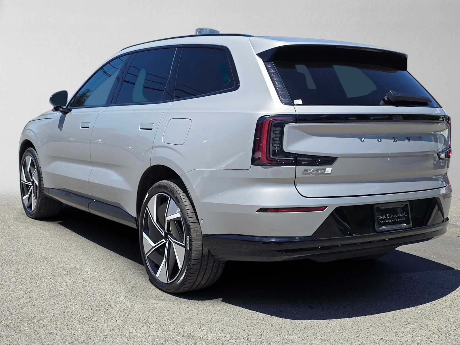 2025 Volvo EX90 Plus