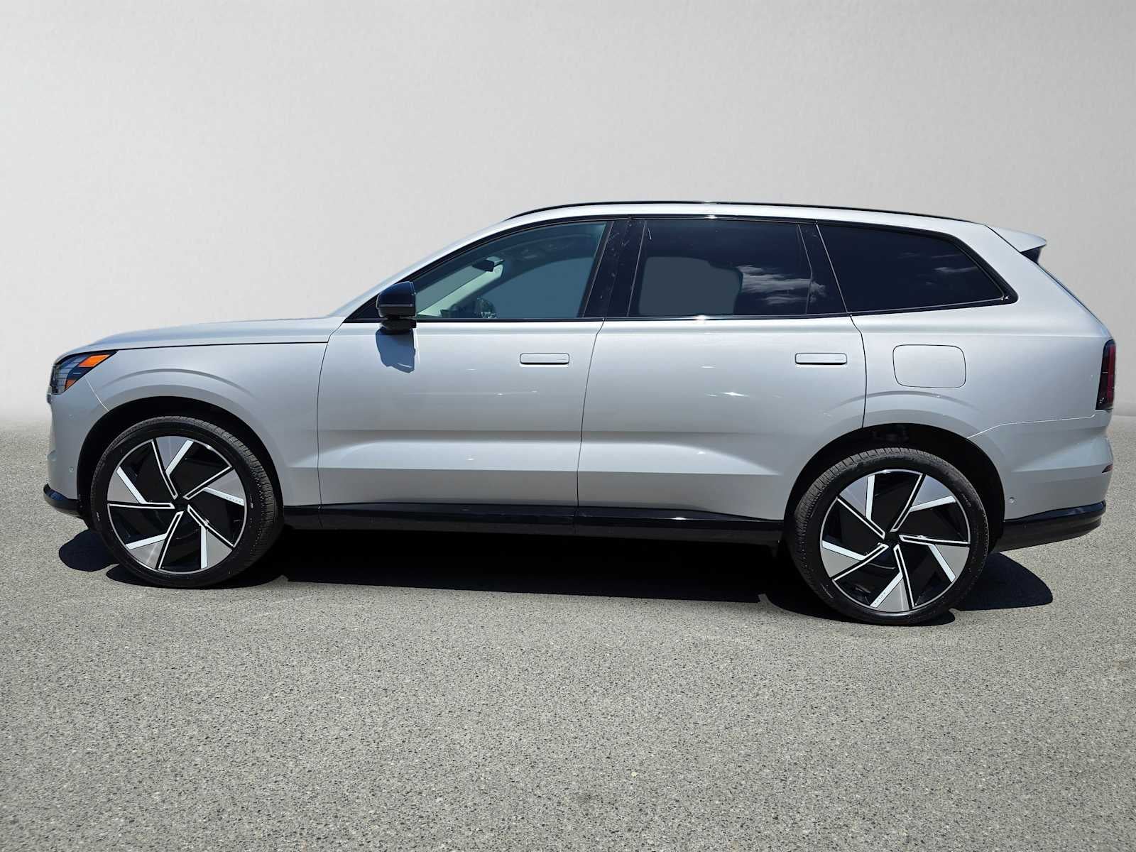 2025 Volvo EX90 Plus