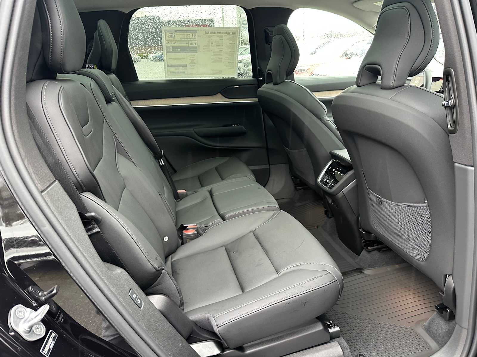 2025 Volvo EX90 Plus