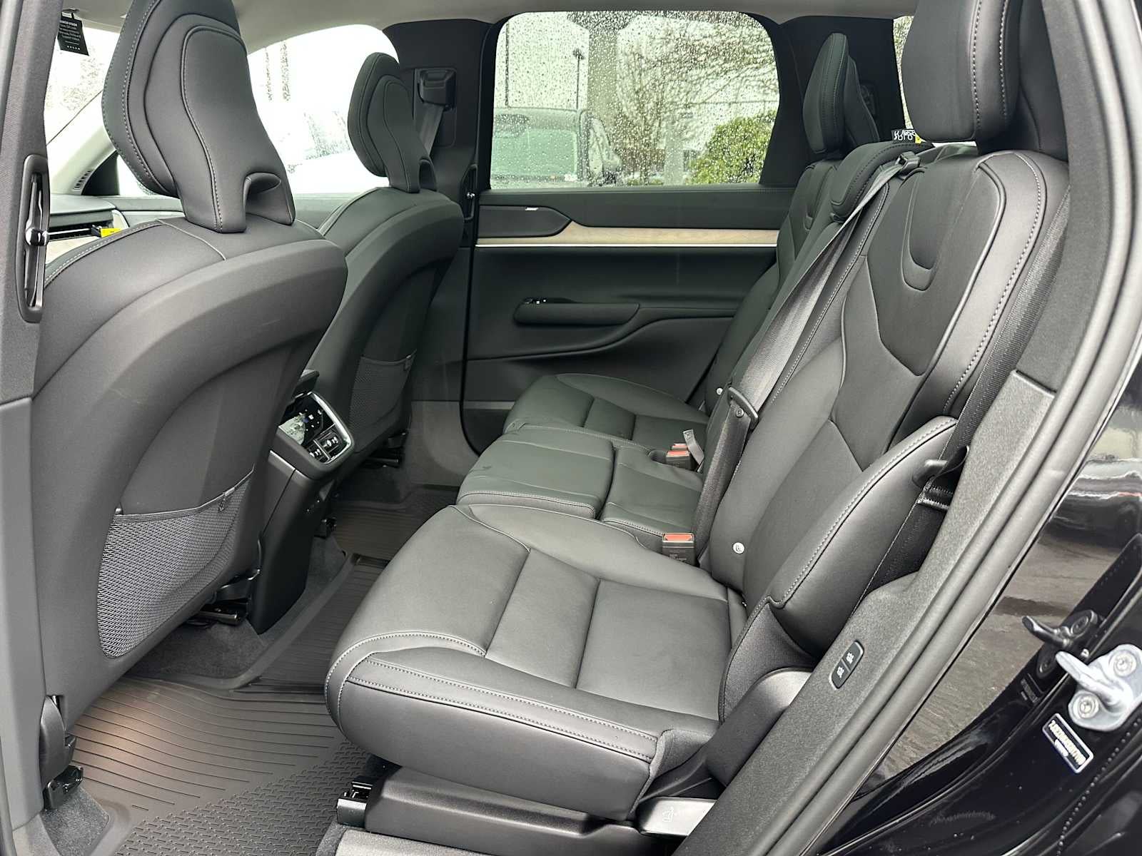 2025 Volvo EX90 Plus