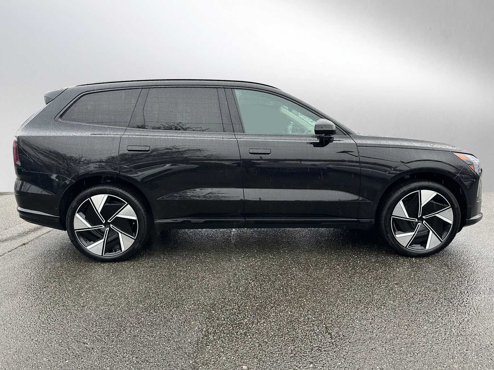 2025 Volvo EX90 Plus