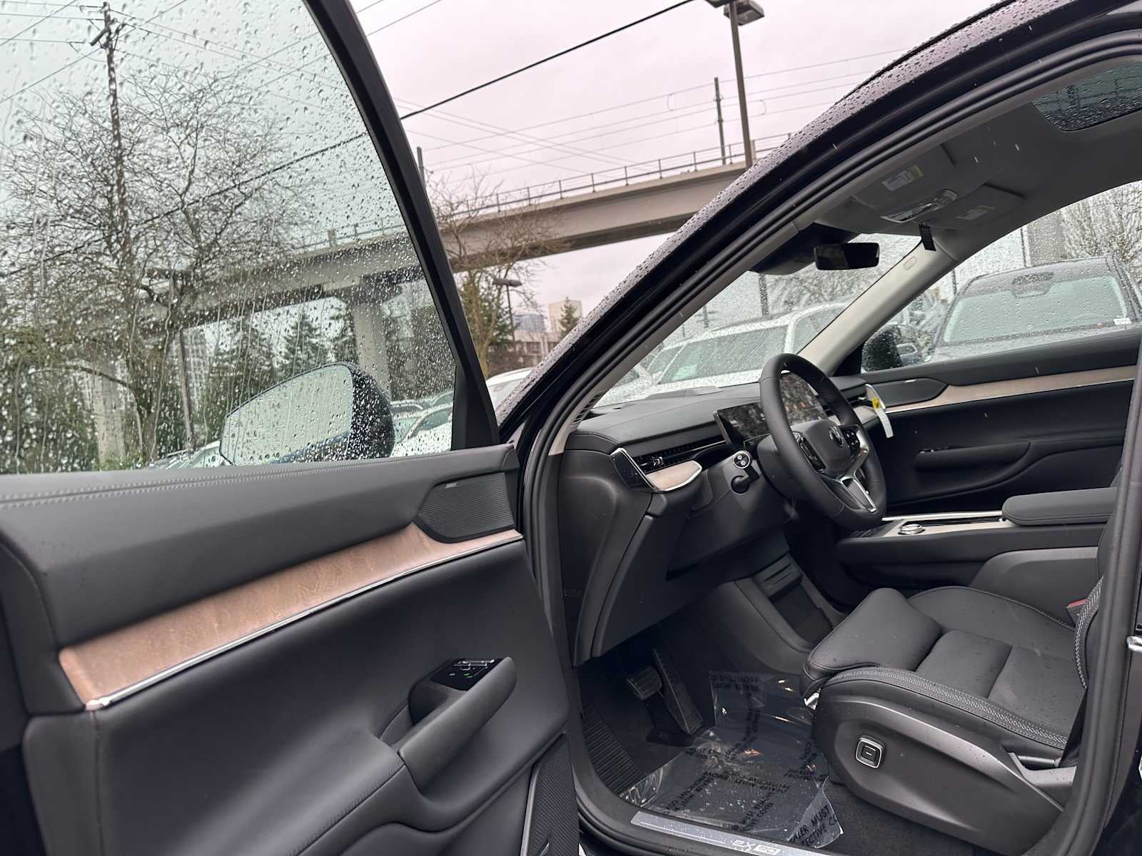 2025 Volvo EX90 Plus