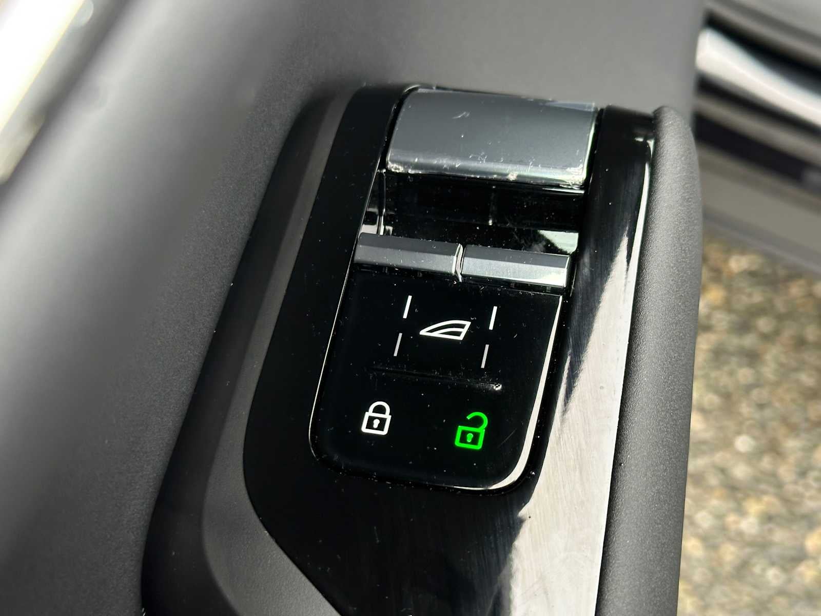 2025 Volvo EX90 Plus