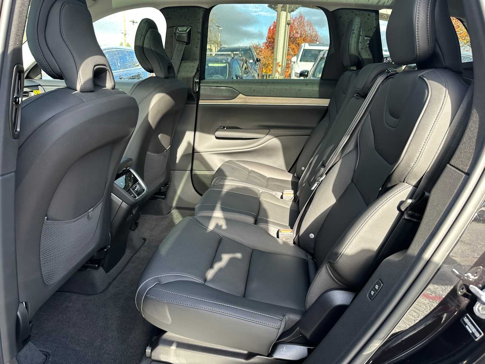 2025 Volvo EX90 Plus