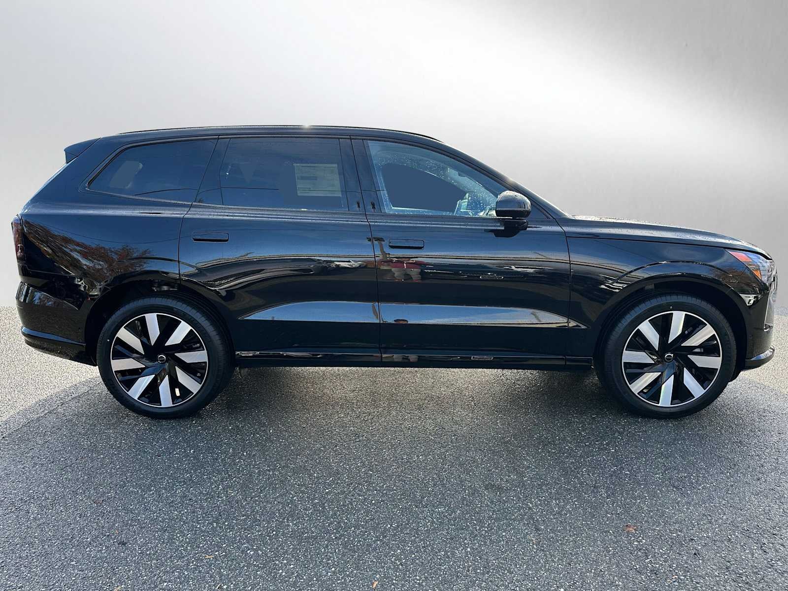 2025 Volvo EX90 Plus