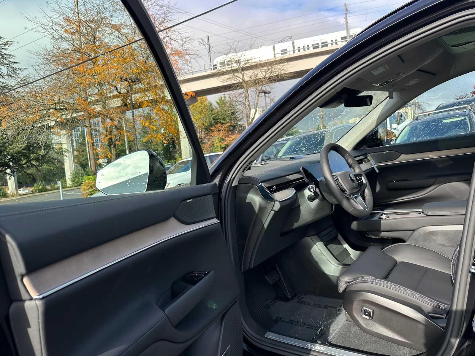 2025 Volvo EX90 Plus