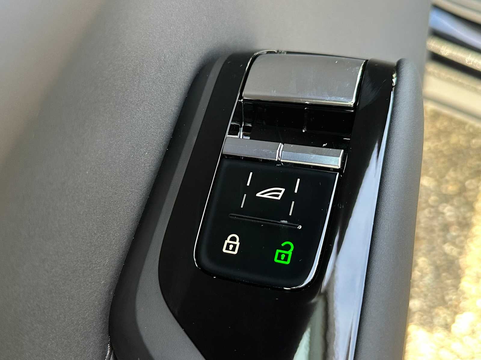 2025 Volvo EX90 Plus