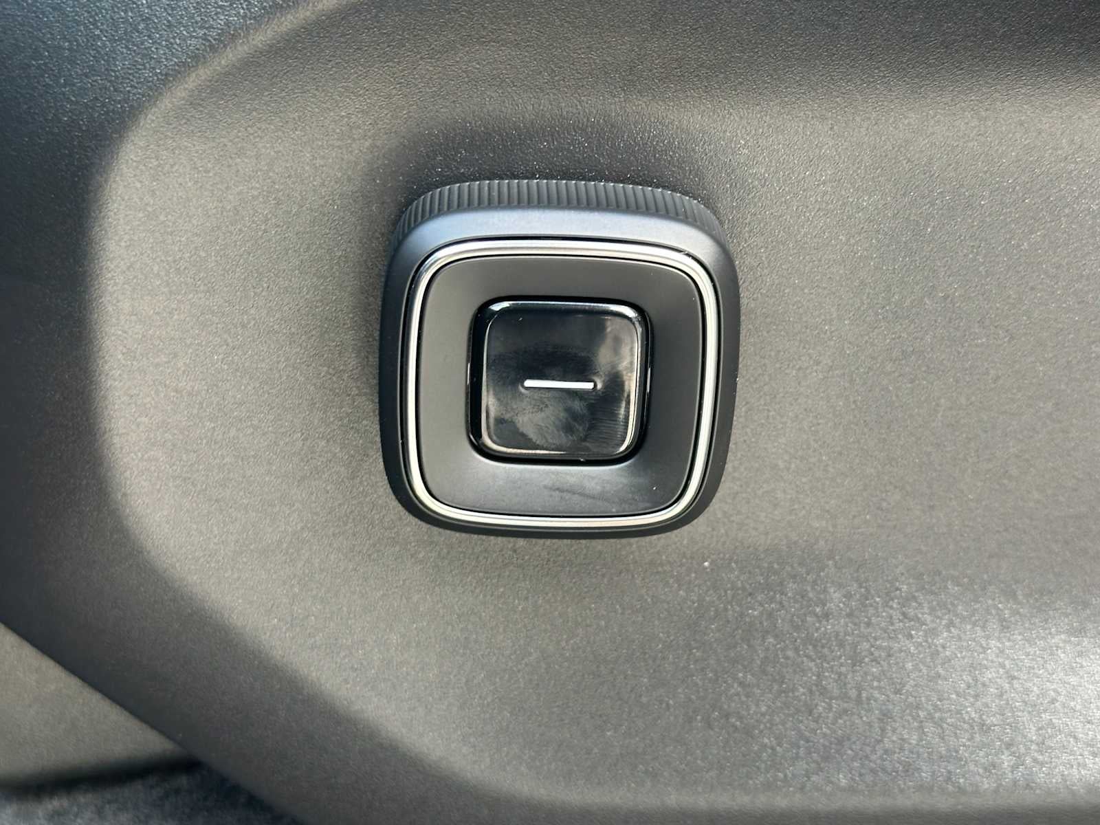 2025 Volvo EX90 Plus