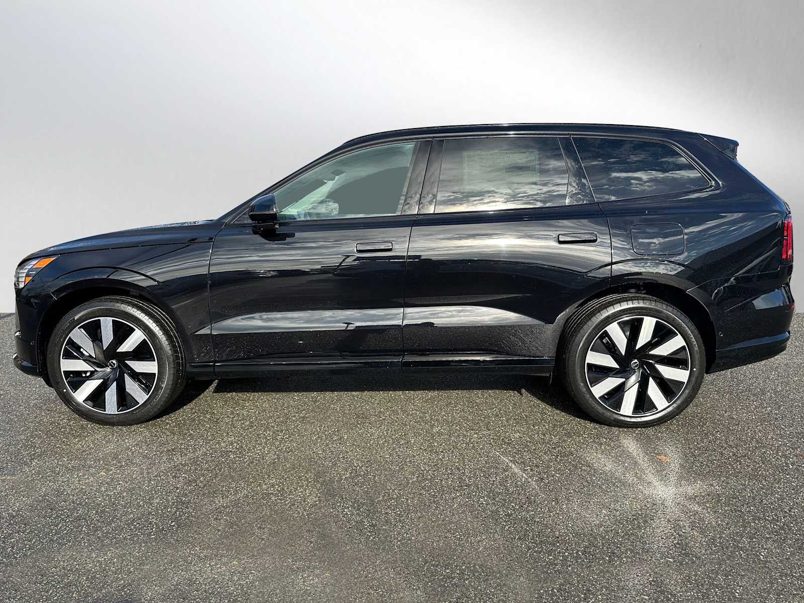 2025 Volvo EX90 Plus