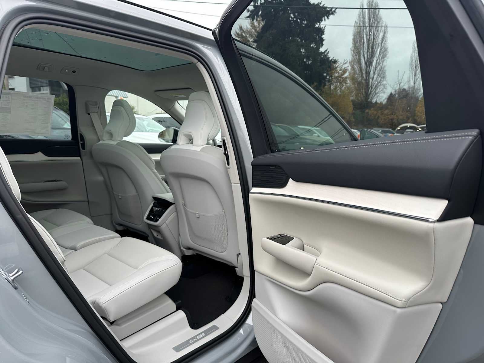 2025 Volvo EX90 Ultra