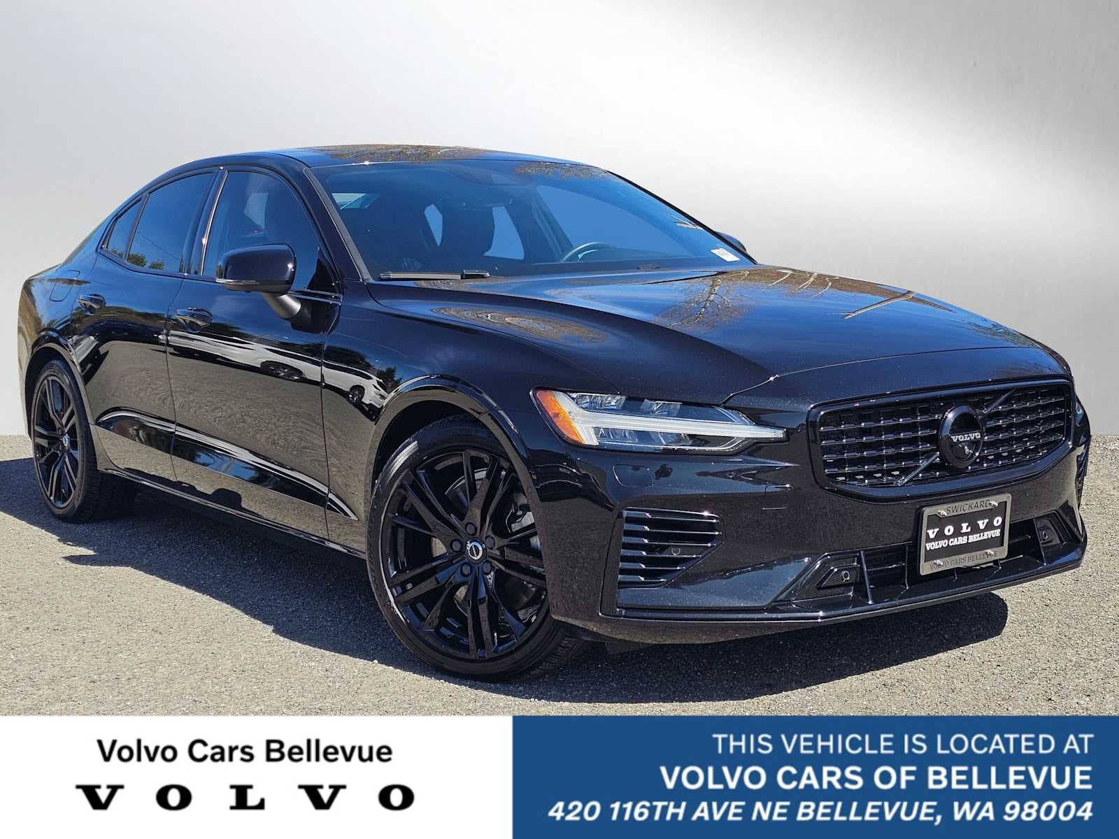 2022 Volvo S60 Recharge Plug-In Hybrid Black Edition R-Design