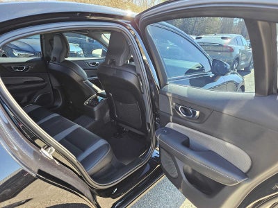 2022 Volvo S60 Recharge Plug-In Hybrid Black Edition R-Design