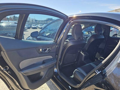 2022 Volvo S60 Recharge Plug-In Hybrid Black Edition R-Design